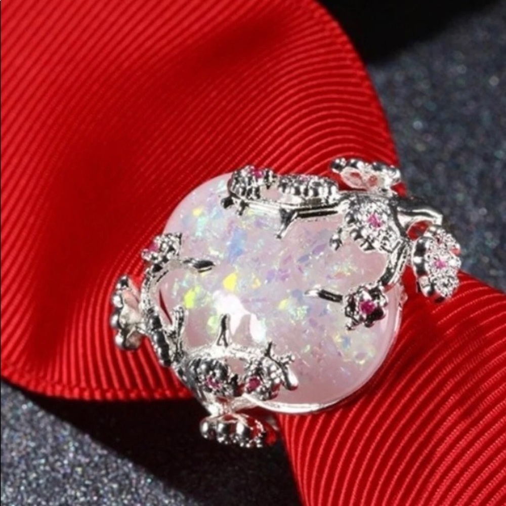 ring , sizes 5,6,7,9,10  $17 each ring🔥❤️❤️